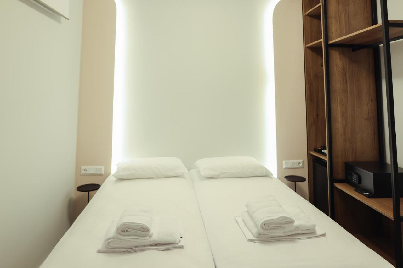 Uphill Unique Boutique Suites Skiathos Exterior photo