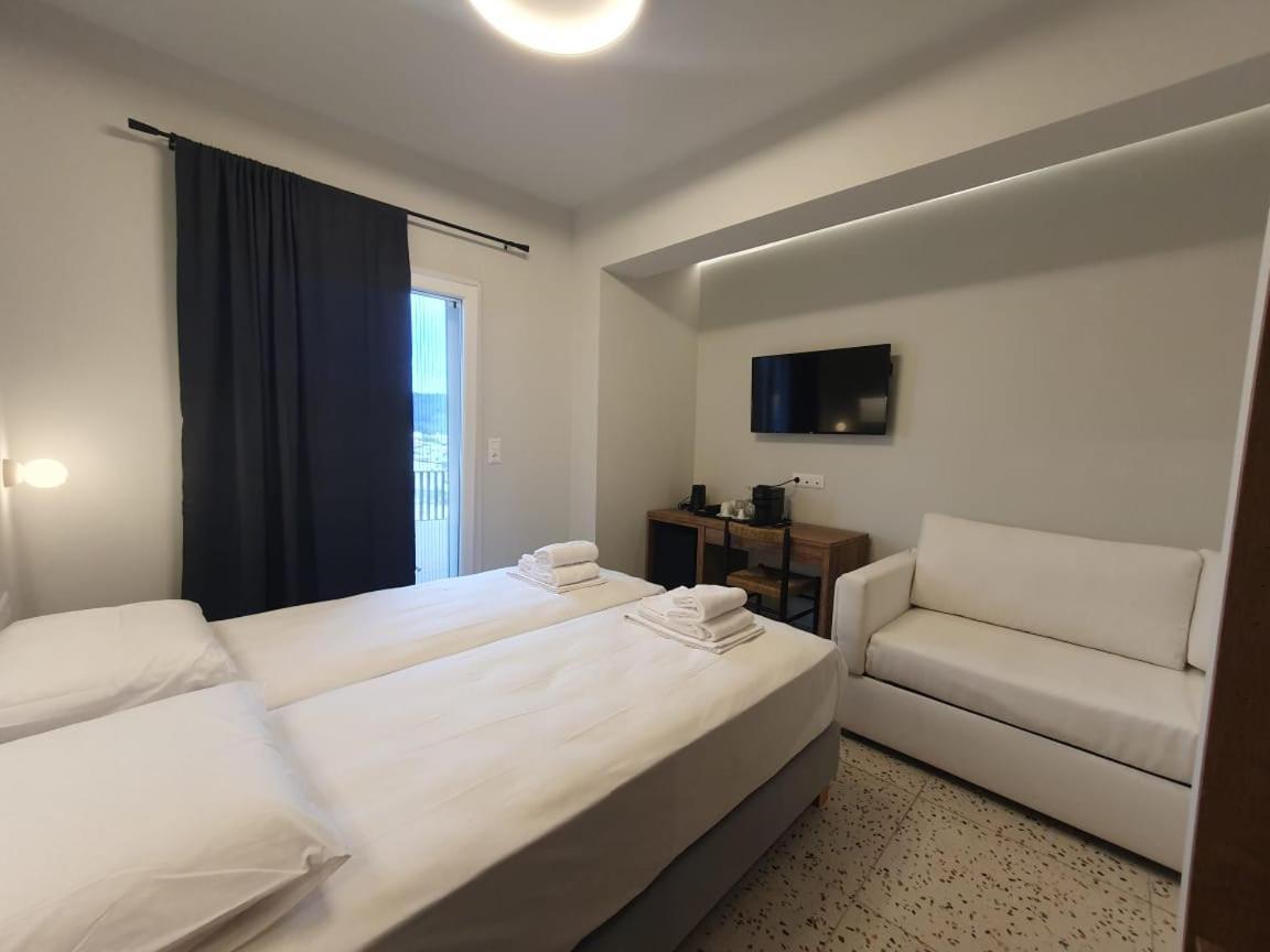 Uphill Unique Boutique Suites Skiathos Exterior photo