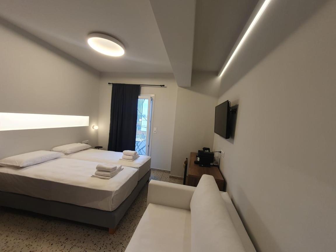 Uphill Unique Boutique Suites Skiathos Exterior photo