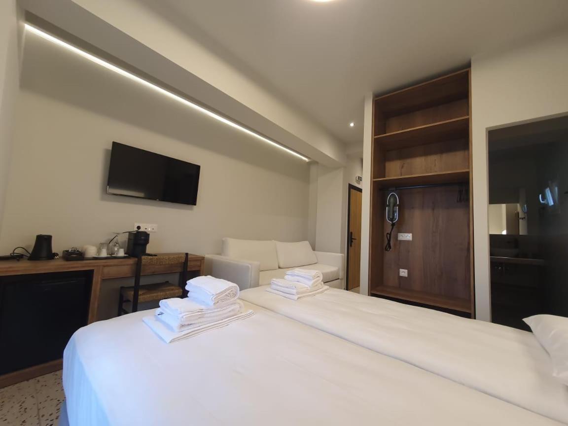 Uphill Unique Boutique Suites Skiathos Exterior photo