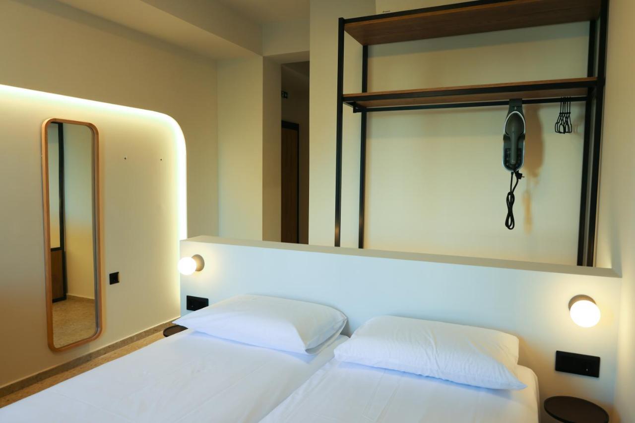 Uphill Unique Boutique Suites Skiathos Exterior photo