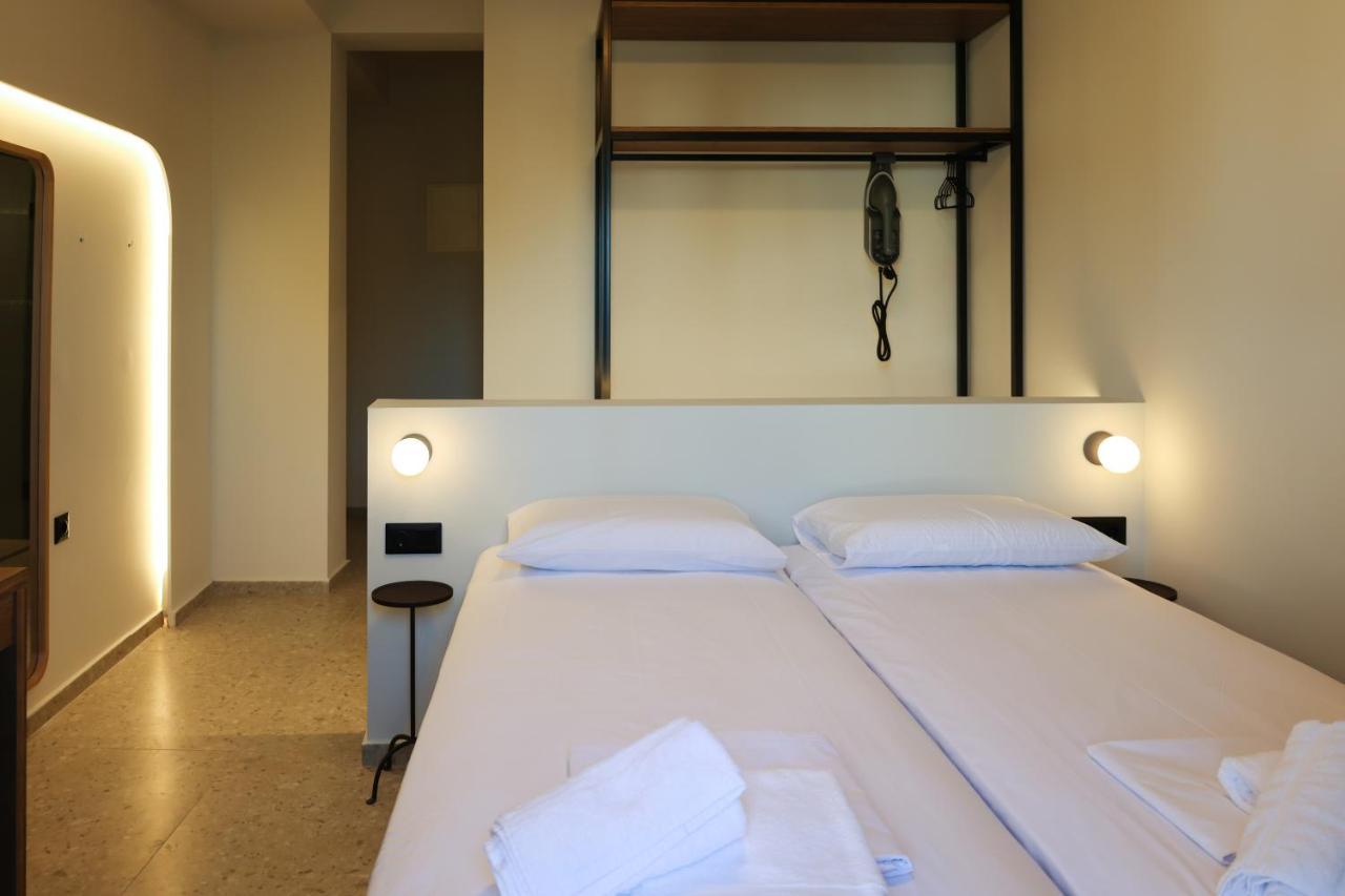 Uphill Unique Boutique Suites Skiathos Exterior photo